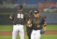 中職/頭部遭「球吻」後復出 陳禹勳、劉時豪互換守位開球